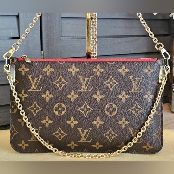 Authentic LOUIS VUITTON Monogram Pochette Wristlet Crossbody - Picture 1 of 11